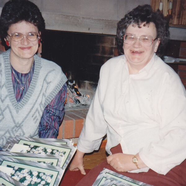 No kreisās: Rudīte Andersone, Margrieta Rutka. Foto no R.Andersones arhīva.