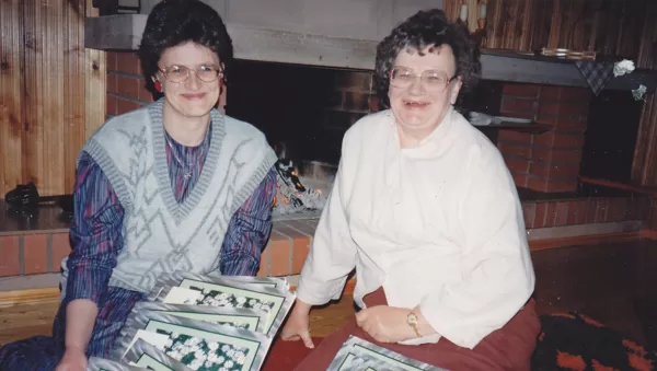 No kreisās: Rudīte Andersone, Margrieta Rutka. Foto no R.Andersones arhīva.